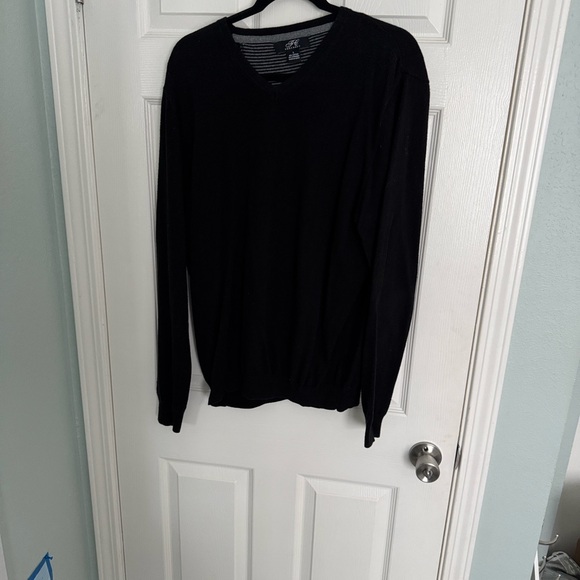 Men's Sweater Collection - Assorted Colors SIZE LARGE - Picture 3 of 11